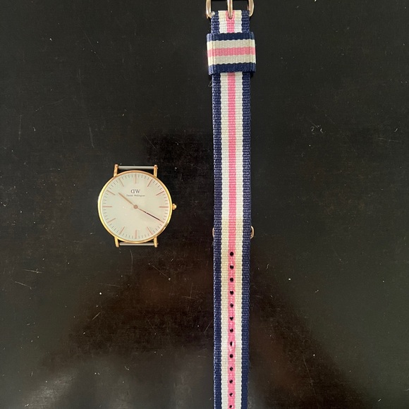 Daniel Wellington Rose Gold Classic Watch - Picture 2 of 7